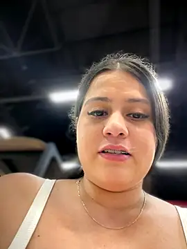 taking out her tits and pussy in public - vídeo de la modelo de cam Natalia_Cleark09