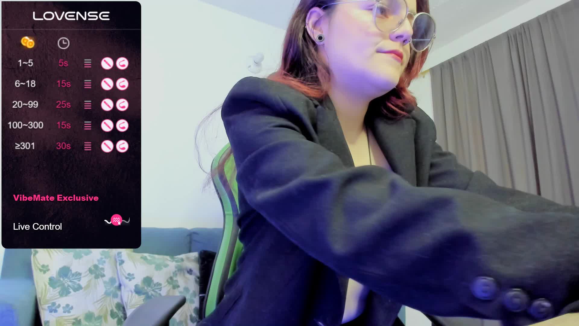 Naked! – video od webkamerové modelky Scarletleon77