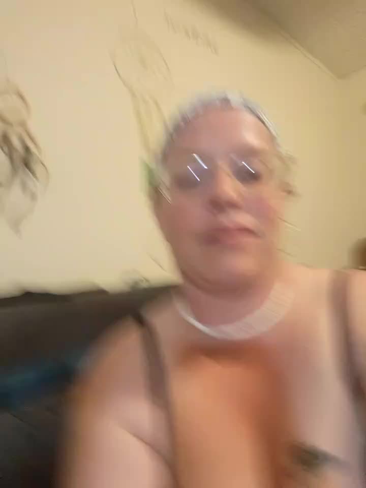 Squirt 3 times in lit ones room/Private Show - video by Toybox13_ cam model