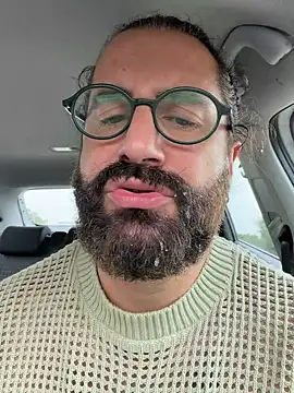 Con restos le leche en la barba - فيديو من eduardbareback موديل الكام