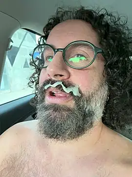 Lechazo sobre el bigote - فيديو من eduardbareback موديل الكام