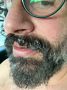 Con la barba llena de leche - فيديو من eduardbareback موديل الكام