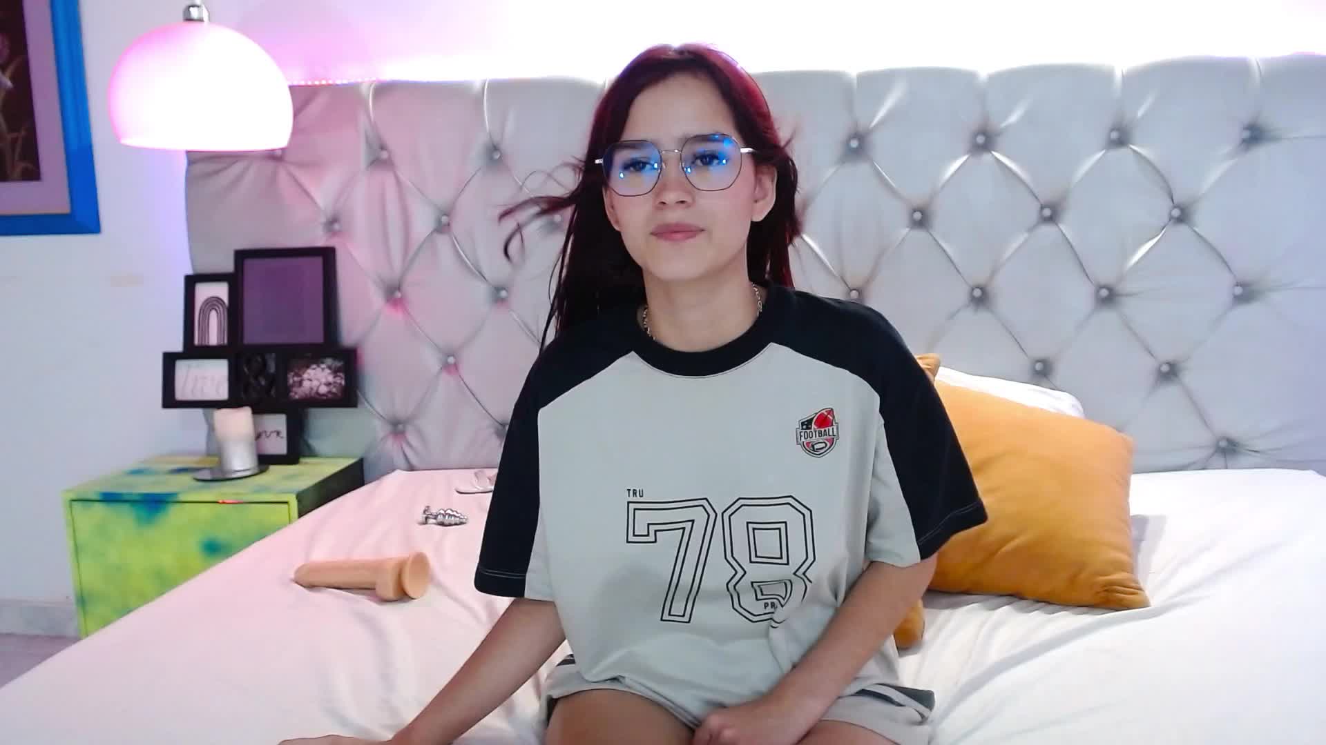 Lets to play with my pink pussy daddy - ক্যাম মডেল MelodyMansson-এর ভিডিও