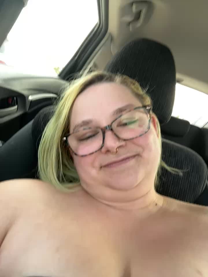 Vulse toy in and fingering my pussy in the car - סרטון של kitten0760, דוגמן/ית מצלמה