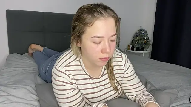 [1 Jan 17:38] Private Show - Embersweetbunny 캠 모델의 동영상