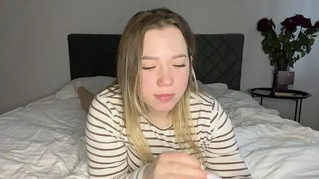 [26 Apr 15:22] Private Show - Embersweetbunny 캠 모델의 동영상