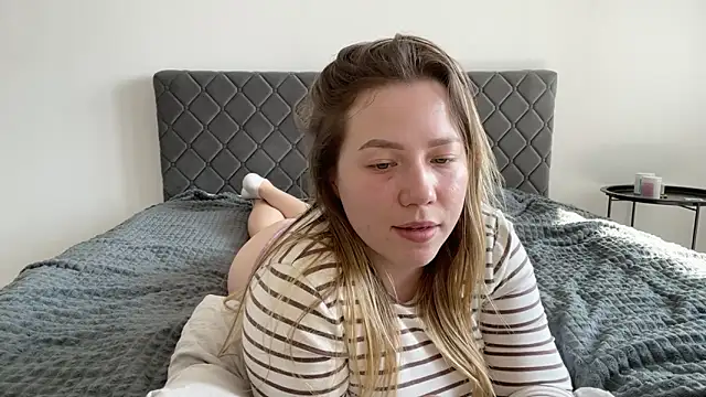 [20 Jun 17:08] Private Show - Embersweetbunny 캠 모델의 동영상