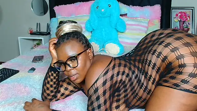 PUSSY PLAY😍 - vidéo du modèle de showcams BLACKBERRYXX