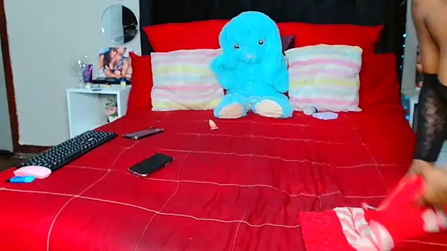 BIG BLACK DILDO SUCK, RIDE AND MISSIONARY😋🍆 – видео вебкам-модели BLACKBERRYXX