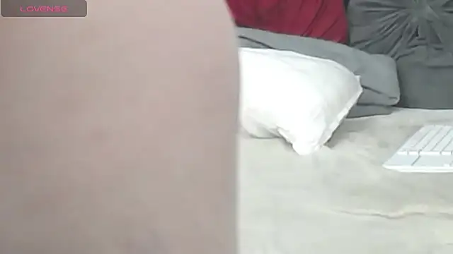 Mature MilfGoddess70 showing her hairy ass & pussy in doggy position 🍑 dirty fetish close-up and na – video modela na kameri Lilly_hott