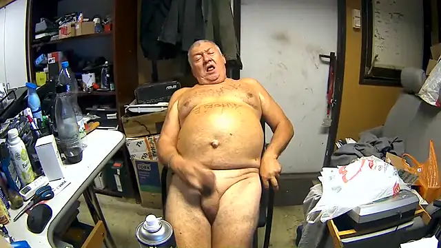 [30 Sep 20:37] Public Show - I masturbate in the office and eat cum. - video by kerzoolee57 cam model