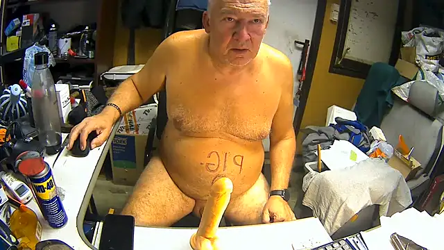 [19 Oct 20:19] Public Show - Rideg Dildo－カメラキャストのkerzoolee57の動画