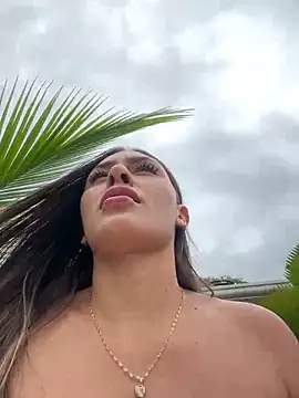 Squirt in the public 💦💦 - video by LAURA_VANESA cam model
