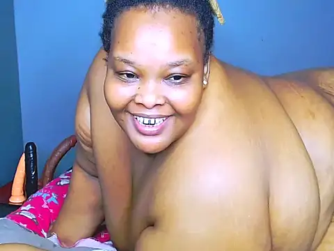 [29 May 01:00] spread pussy and face sitting in the cam - video oleh model kamera fatafricanqueen