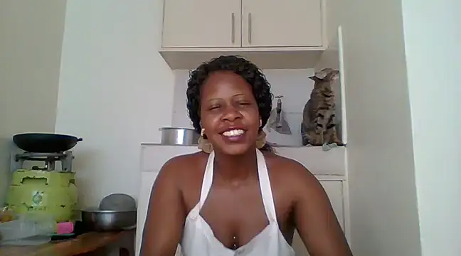 chef cookie spreading her holes in the kitchen - video di Cookie__dough modella di cam