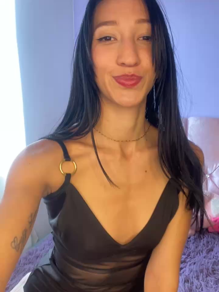 Fingers in pussy and dildo mmmm 😈😈 - vidéo du modèle de showcams peiton_steele7