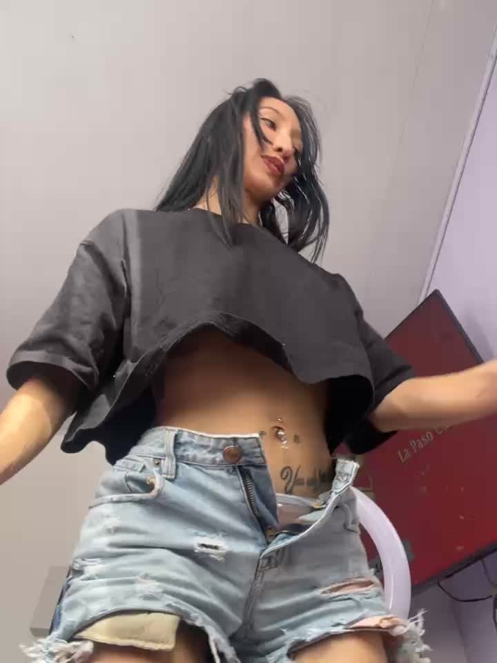 Naked dance and suck dildo and pussy dildo 😈 - vidéo du modèle de showcams peiton_steele7