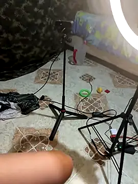 Eating cum from my pussy - video by twohornys cam model