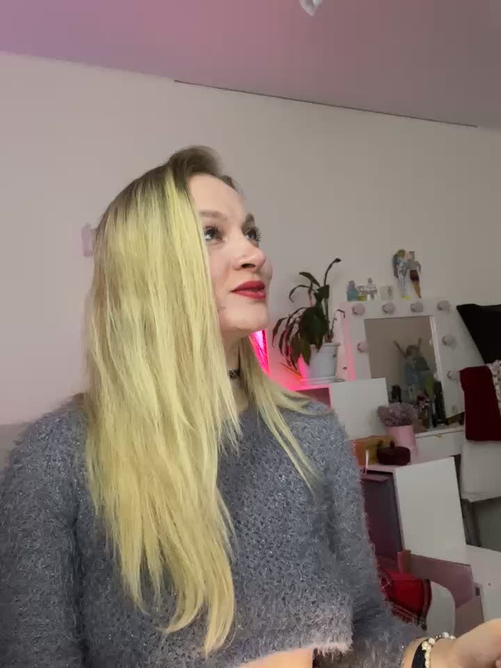 sexy dance and sensual for u - video by Goddess_VerdgyVi cam model