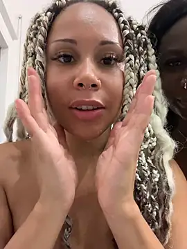 Riding😘 - vidéo du modèle de showcams HaileyDiana