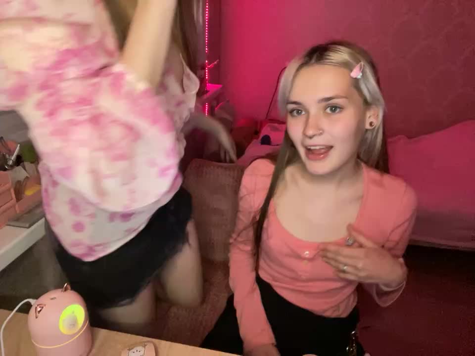 sexy dance from girls-cat <3