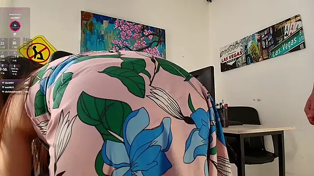 delicious cum at Maite's feet – video od webkamerové modelky maite_mike