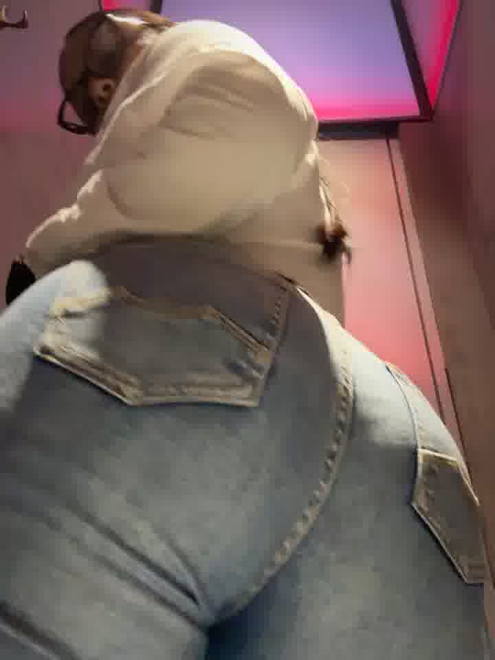 en el baño del restaurante Private Show - Angie_e 캠 모델의 동영상