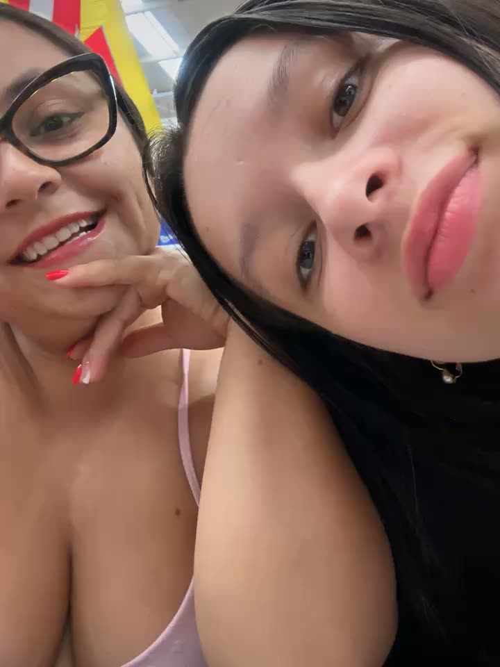 con mi amiga SQUIRT - Angie_e 캠 모델의 동영상