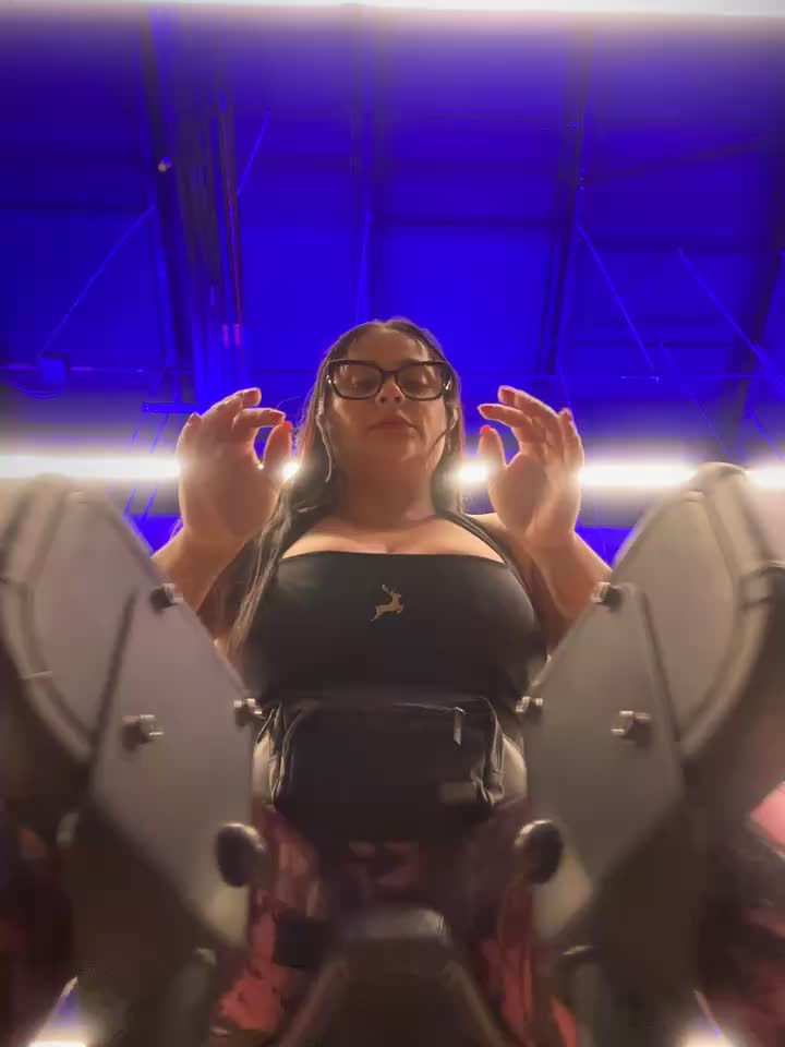 I finger myself in the gym - Angie_e 캠 모델의 동영상