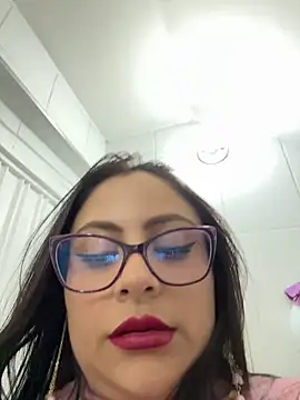 I masturbate in the bathroom secretly cum