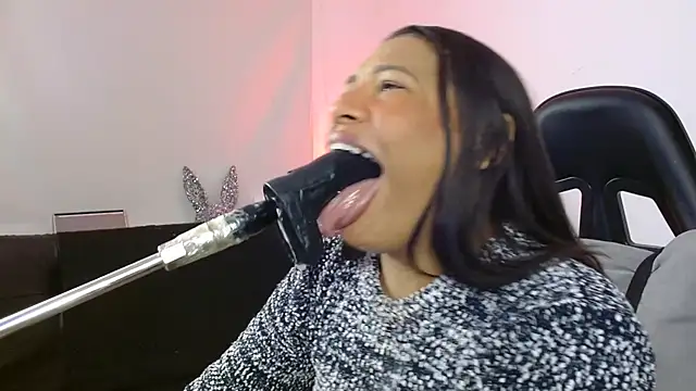 finguer in pussy wet  deepthroat - video by Anabel693 cam model