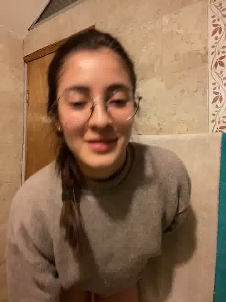 Dirty game in a public bathroom - Pr1nc3ssgabi主播的视频