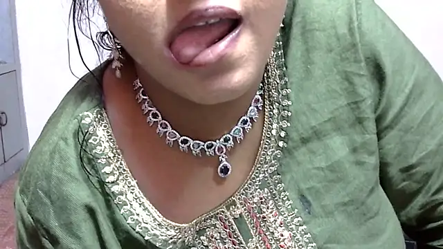 [15 Jun 20:56] Private Show - vidéo du modèle de showcams Sexy_komolika