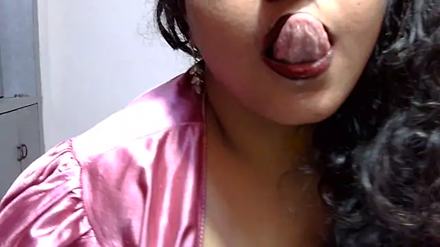 [28 Jun 21:55] Private Show - vidéo du modèle de showcams Sexy_komolika