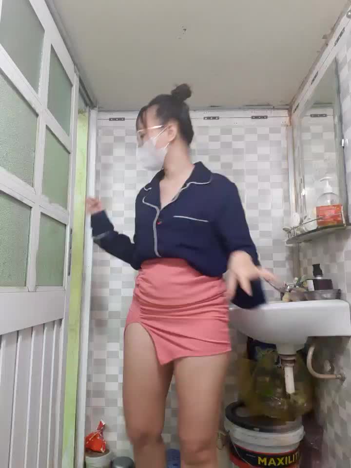 [11 Oct 22:05] Private Show