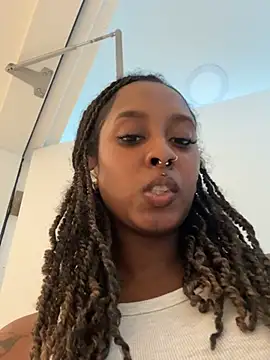 [31 Jul 15:53] Public Show - video by Your_Paris cam model