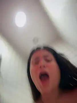 Wet blowjob deep throat public bathroom - melanny10 캠 모델의 동영상