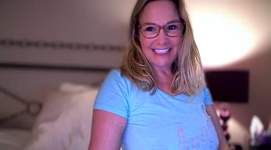 [17 Jun 09:27] Private Show - video của người mẫu cam Milf_Goddess