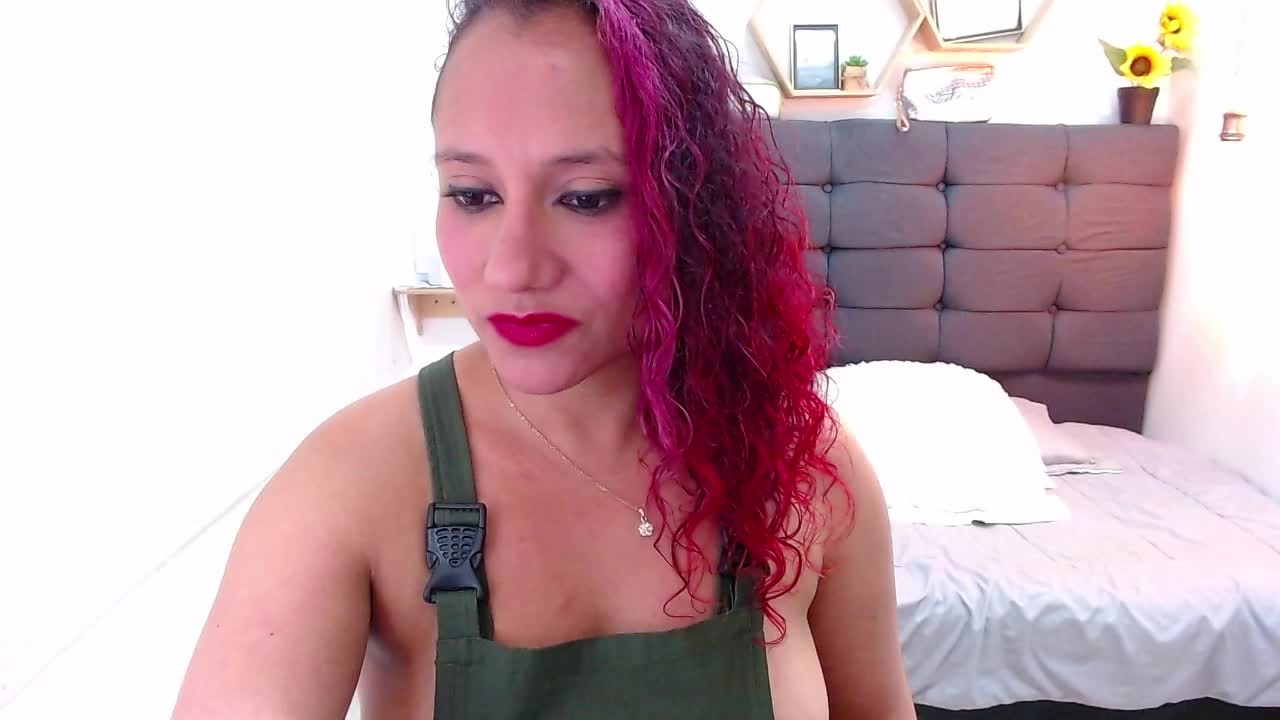 milk - video by Hurrem_stone cam model