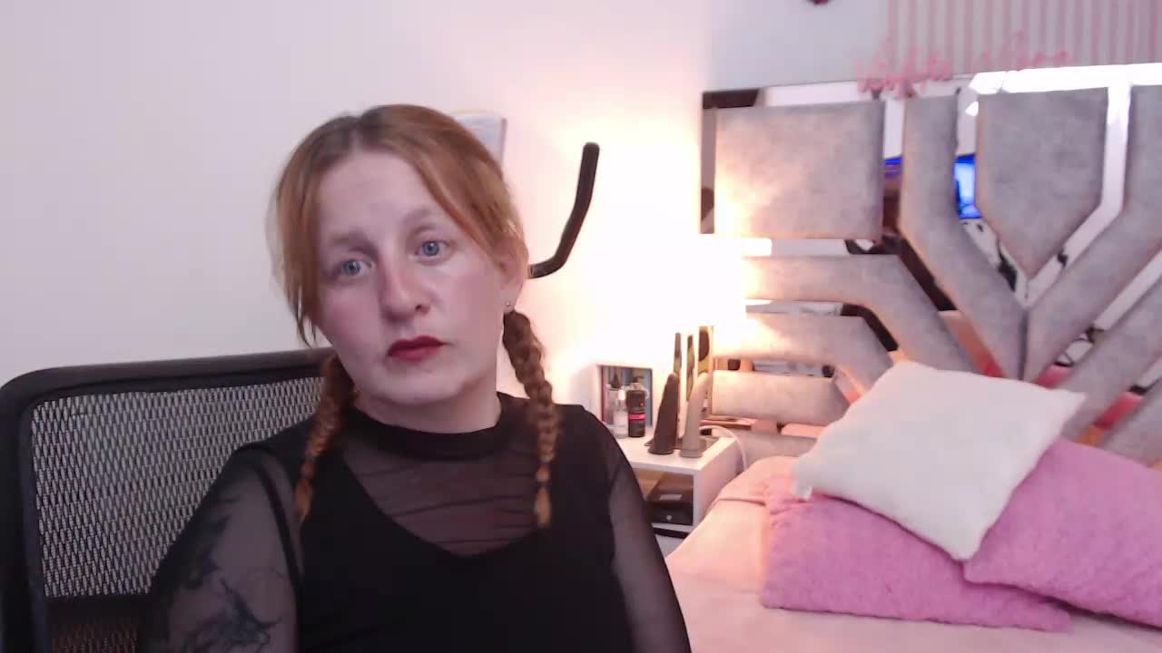 LOOK AT MY TIGHT ASS - video av ViioletaMora cam-modell