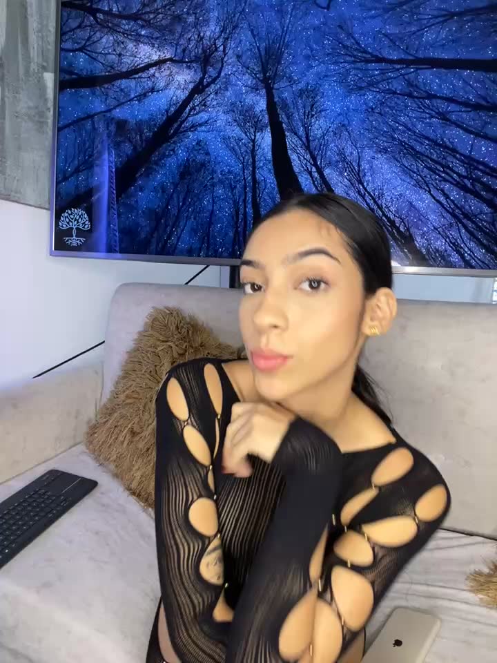 HOT IN MY ROOM – video modela na kameri Ema_azel