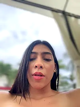 MASTURBATING MY TIGHT PUSSY IN PUBLIC - video by Ema_azel cam model