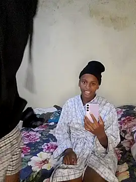 [29 Jun 01:09] Private Show - відео від вебкаммоделі Gifttheskimaskboy