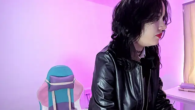 zatanna show her feet and play with her pussy - video by WandaDoll cam model