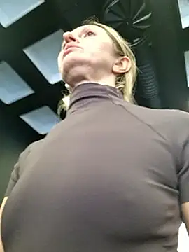 Squirt in the gym - video by Miss____Mia_ cam model