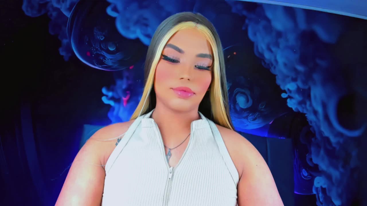 Show ass 🍑🍑🍑 - video by Alessiax- cam model