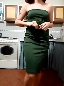 Spogliarello, masturbazione, vibratore, dirty talk in italian, gemito - video by Luna-e-Franco1 cam model