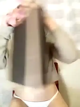 Succhio il cazzo del mio compagno - video by Luna-e-Franco1 cam model