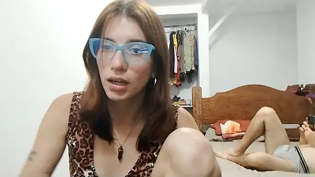 Mi masturbo, succhio il cazzo e lo cavalco sulla sedia, gemito, orgasmo, dirty talk in italian - video by Luna-e-Franco1 cam model