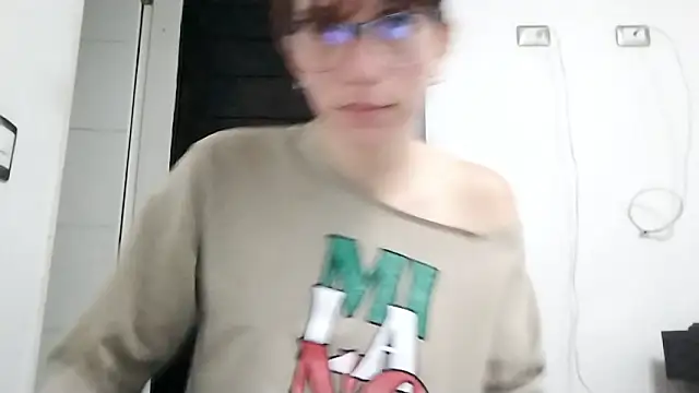 Pompino, tutto in gola, scopare forte a pecora sulla sedia, gemito, orgasmo, dirty talk in italian - video by Luna-e-Franco1 cam model